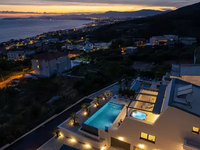 Entdecken Sie diese elegante Villa mit einem beheizten Privatpool von 8 x 4 m