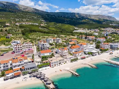 Lage der Villa Lucas, nur 20 m vom Kieselstrand entfernt, 8 km von Split