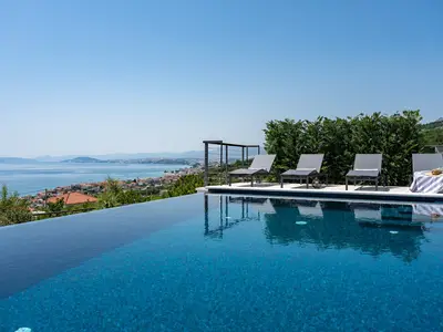 Stilvolles Anwesen mit beheiztem 32 m2 großem Privatpool, 5 Schlafzimmern, 5 Badezimmern, 1 km vom Strand entfernt