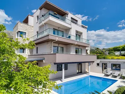 Villa Lucas mit beheiztem Pool, Whirlpool, Sauna, 7 Schlafzimmer, 7 Bäder