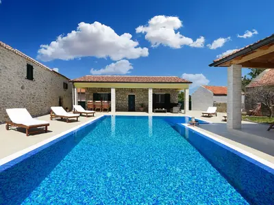 Villa für 10 Personen (124 m²) in Lovinac 1/10