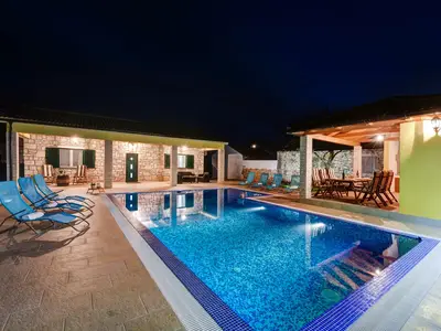 Villa für 10 Personen (124 m²) in Lovinac 3/10