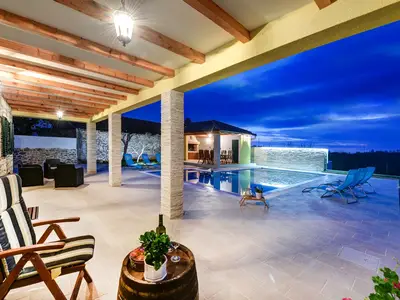 Villa für 10 Personen (124 m²) in Lovinac 8/10