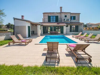 Villa für 10 Personen (179 m²) in Pomer 1/10