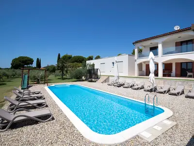 Villa für 14 Personen (312 m²) in Pomer 1/10