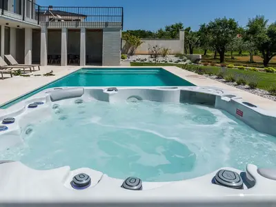 Villa für 8 Personen (336 m²) in Pomer 5/10