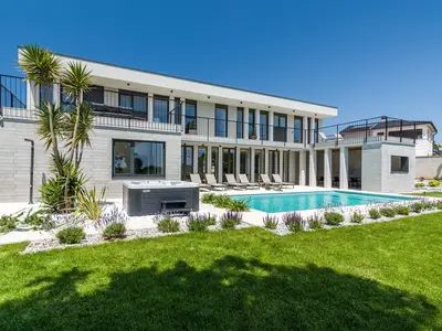 Villa für 8 Personen (336 m²) in Pomer 8/10
