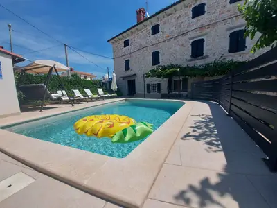 Villa für 10 Personen (150 m²) in Dračevac 3/10