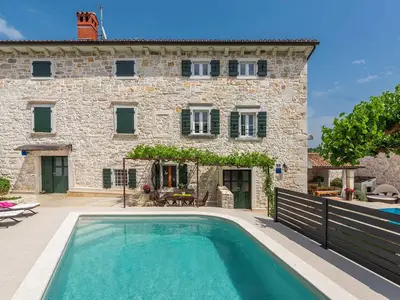 Villa für 10 Personen (150 m²) in Dračevac 8/10