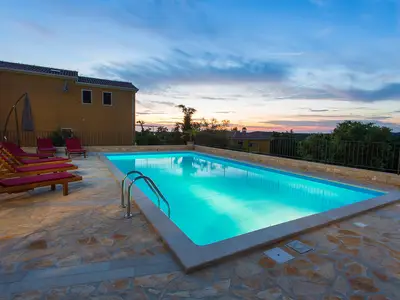 PoolOfHouse