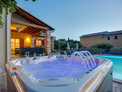 PoolOfHouse