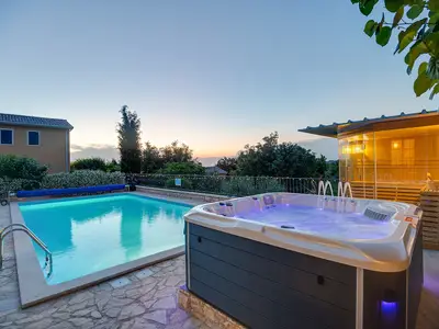 PoolOfHouse
