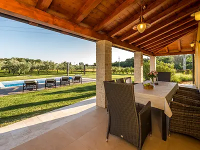 Villa Danelon ist ein idealer Ort für Entspannung in der Nähe der Stadt Poreč.