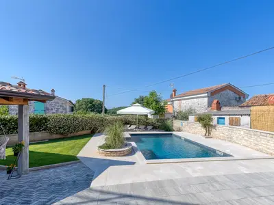 Villa für 9 Personen (200 m²) in Dračevac 1/10