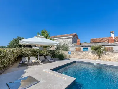 Villa für 9 Personen (200 m²) in Dračevac 2/10