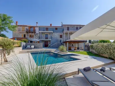 Villa für 9 Personen (200 m²) in Dračevac 3/10