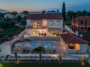 Villa für 12 Personen (305 m&sup2;) in Poreč