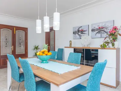 DiningRoom