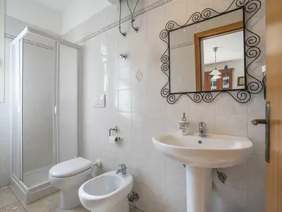 Badezimmer mit Dusche