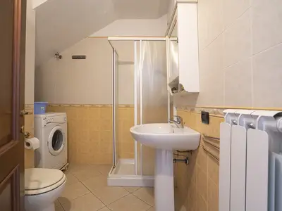 Badezimmer mit Dusche