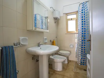 Badezimmer mit Dusche