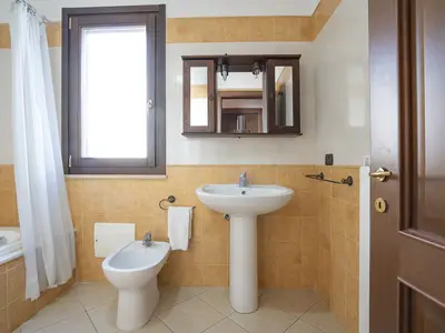 Badezimmer mit Badewanne