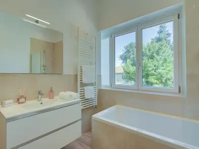 Badezimmer mit Badewanne