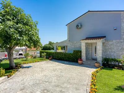 Villa für 8 Personen (160 m²) in Premantura 10/10