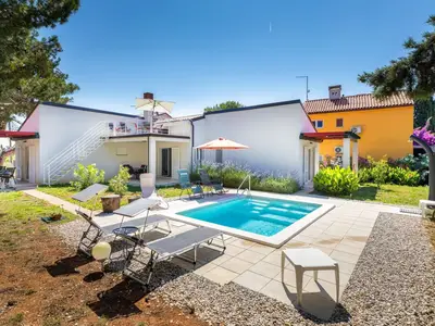 PoolOfHouse
