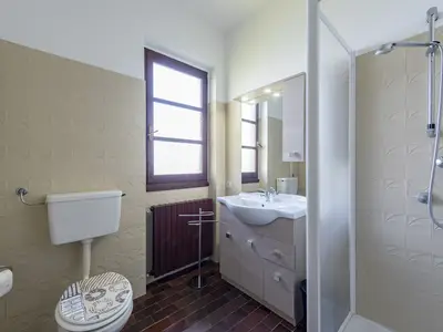 Badezimmer mit Dusche