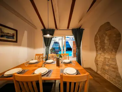 DiningRoom