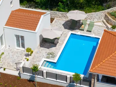 Kommen Sie in die Villa Domus Alba und lassen Sie sich während eines wohlverdienten Urlaubs an diesem fantastischen Ort verwöhnen