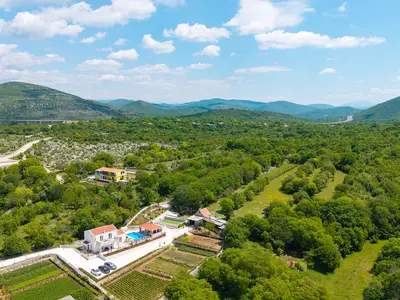 Ein privater Rückzugsort inmitten der Natur, nur 24 km von Trogir und dem Meer entfernt