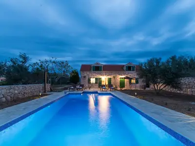 Villa für 8 Personen (100 m²) in Privlaka 4/10