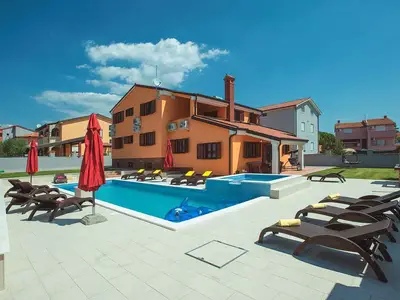 Villa für 14 Personen (380 m²) in Pula (Istarska) 1/10