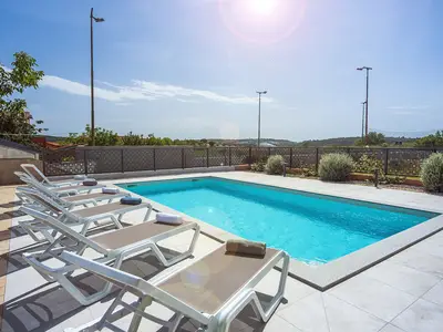 PoolOfHouse