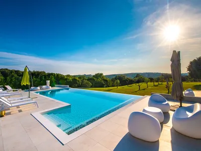 PoolOfHouse