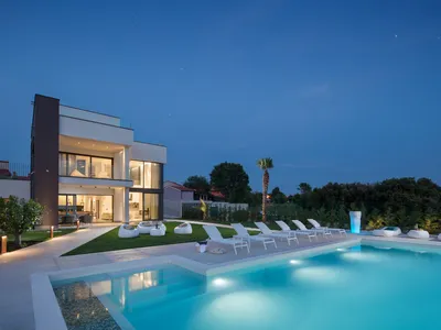 PoolOfHouse