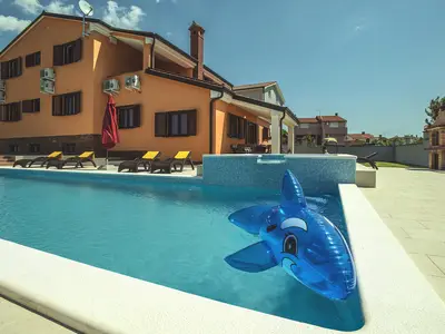 PoolOfHouse