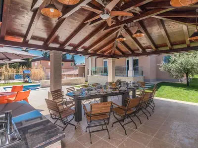 Villa für 18 Personen (400 m²) in Pula (Istarska) 8/10