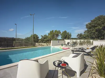 PoolOfHouse