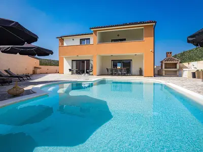 PoolOfHouse