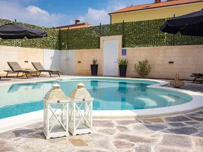 PoolOfHouse