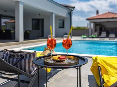 PoolOfHouse