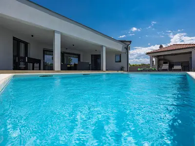 PoolOfHouse