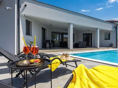 PoolOfHouse