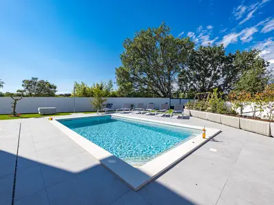 PoolOfHouse