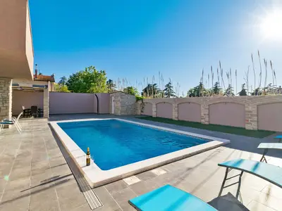 PoolOfHouse