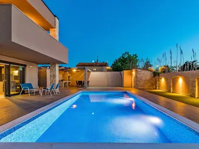 PoolOfHouse