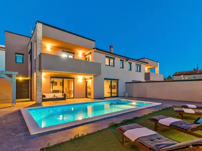 PoolOfHouse